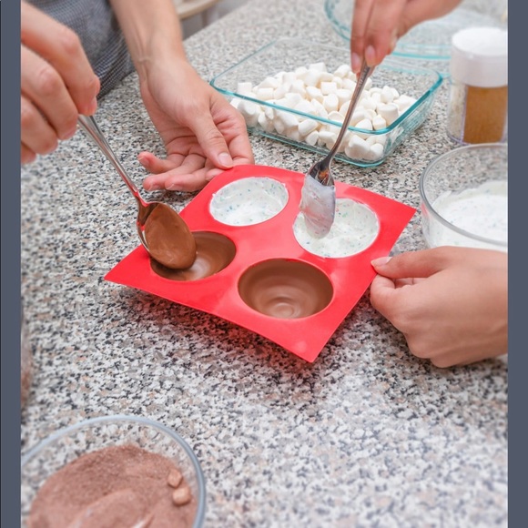 NEW Silicone Swirl Hot Chocolate Bomb Mold from Bennkai, Not Used - Picture 7 of 10